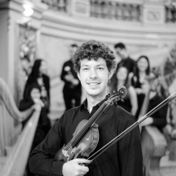Adrian Menges <br>(1. Violine) 